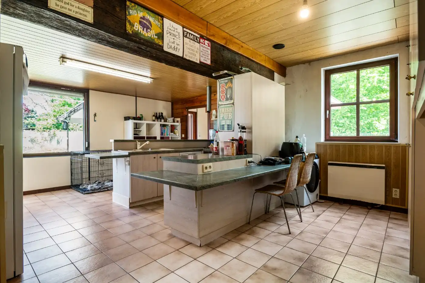 Charmante, te renoveren woning met ruime groene tuin foto 8