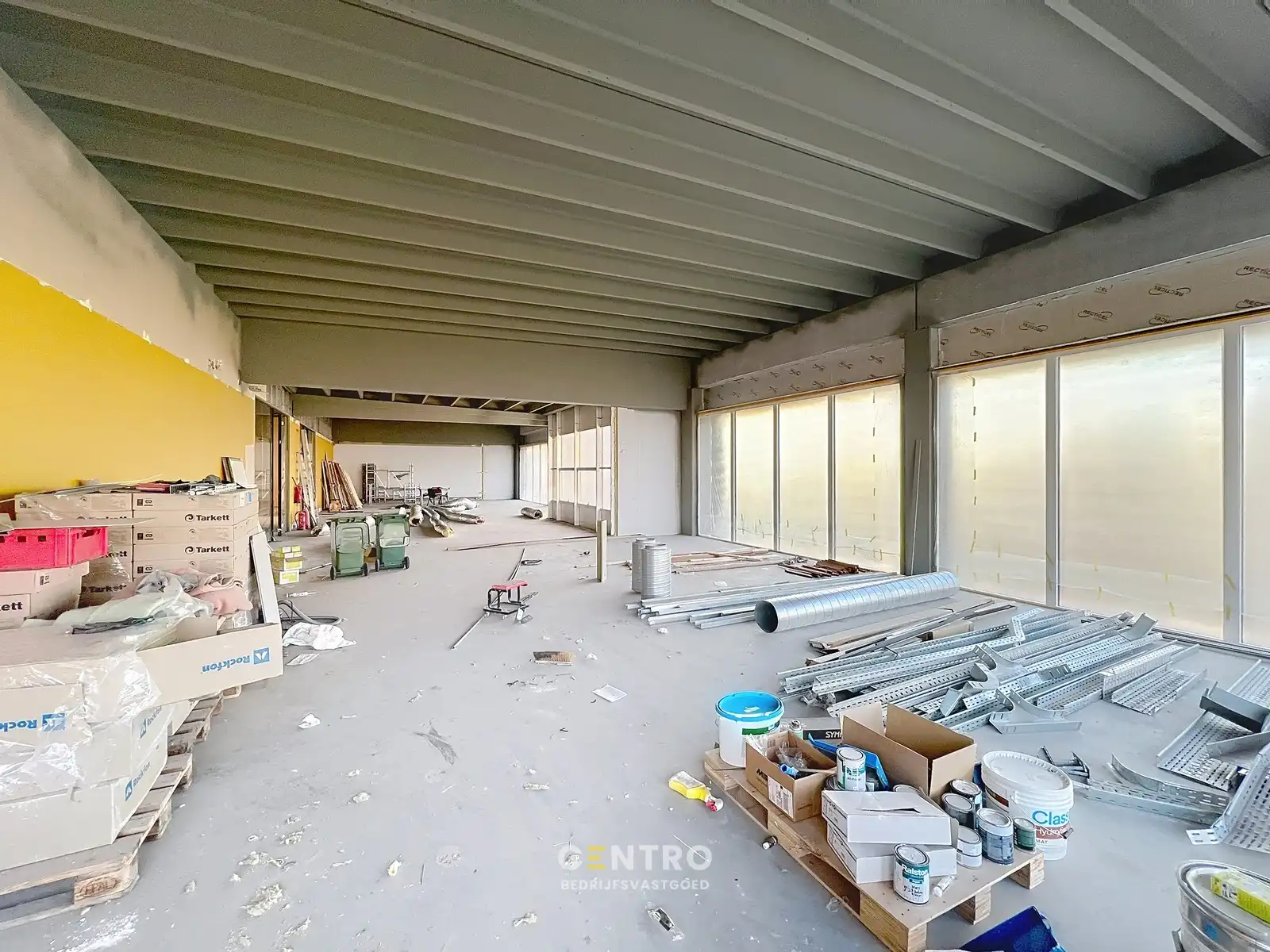Energiezuinige, vernieuwde SERVICED kantoorruimte met mogelijkheid om een MAGAZIJN (215m²) bij te huren op Ieper Business Park! foto 14