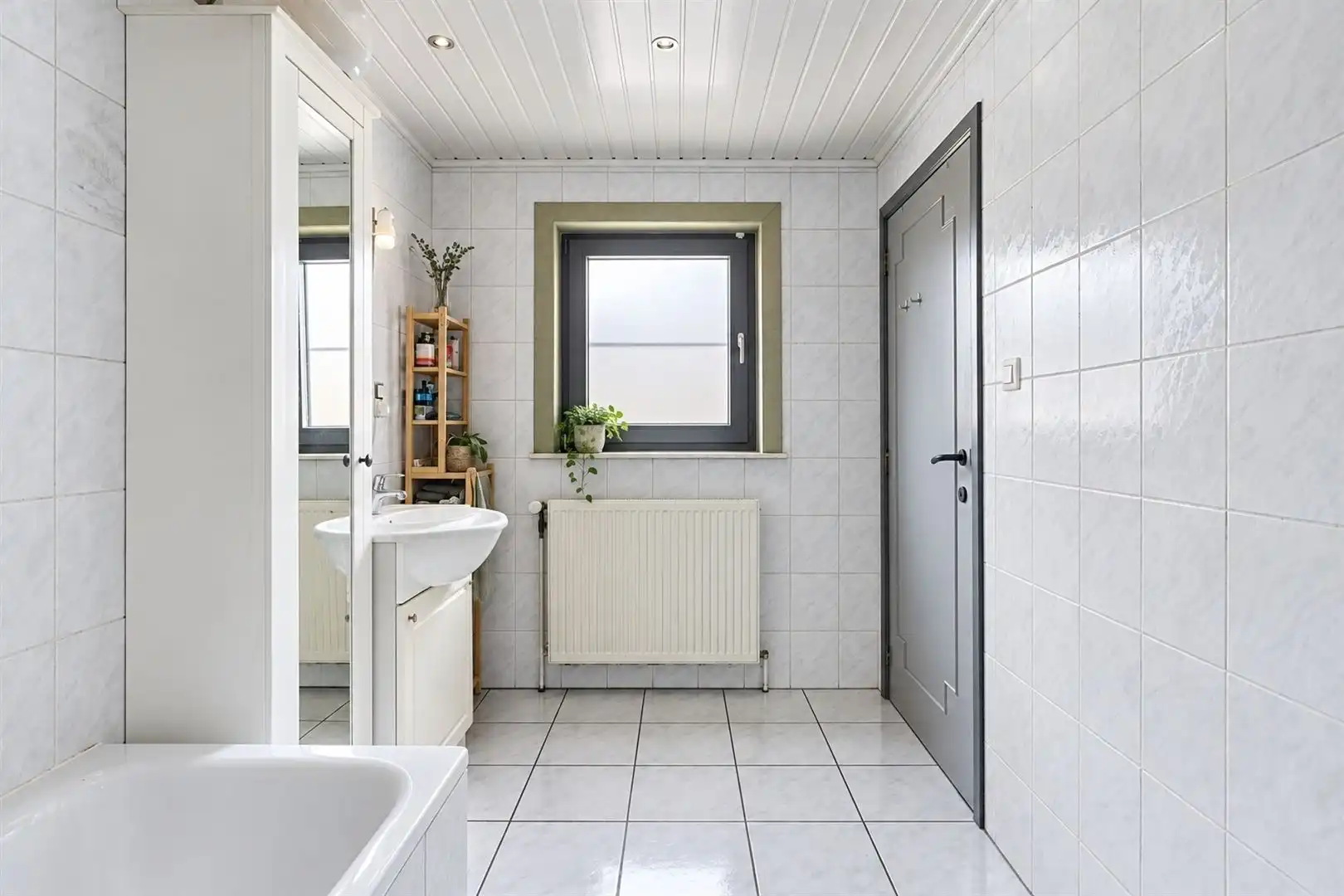 HOB met 3 slaapkamers, veel ruimte en licht, een dieplopende tuin en veel potentieel foto 14