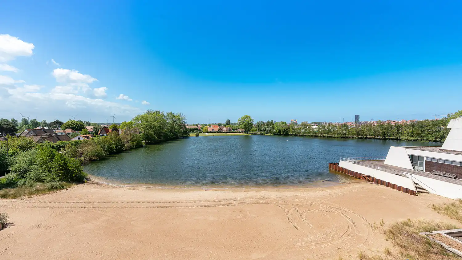 Zongericht ruim 2-slaapkamer appartement met prachtige open zichten foto 6