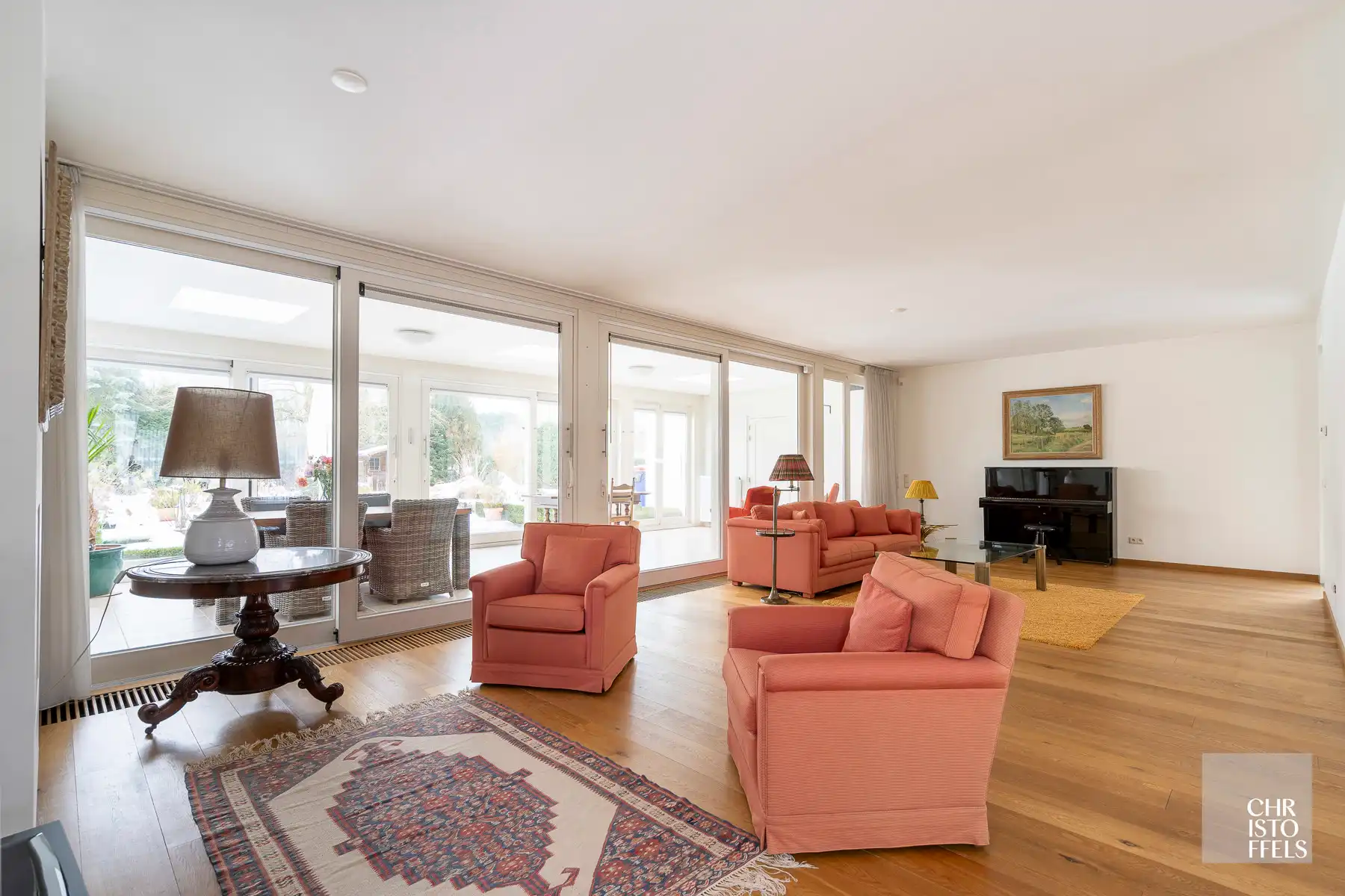 Villa (336m²) met 3 slaapkamers en een zwemvijver op een perceel van 1.219m²!  foto 2