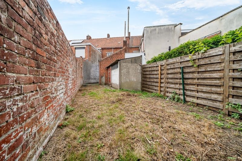 Centrum Izegem : Te renoveren woning in centrum Izegem foto 17