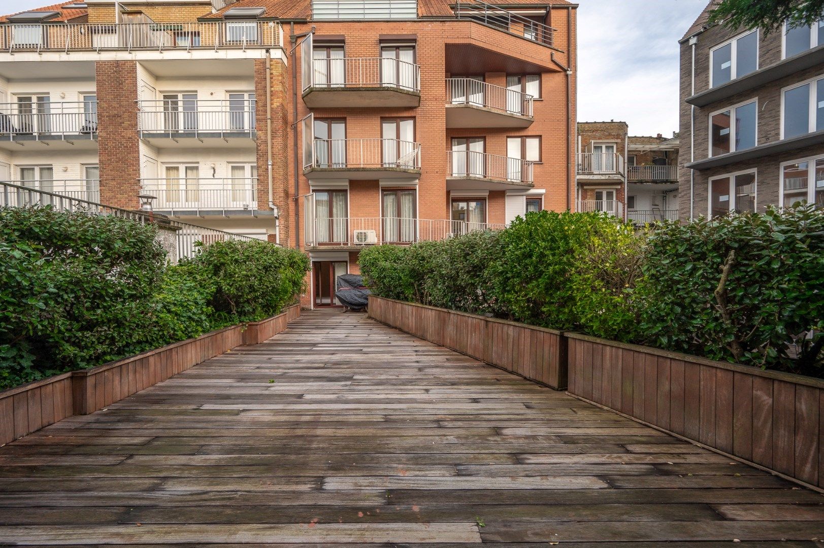 Zeer ruim gemeubeld appartement op wandelafstand van de Zee en de Dumortierlaan! foto 7