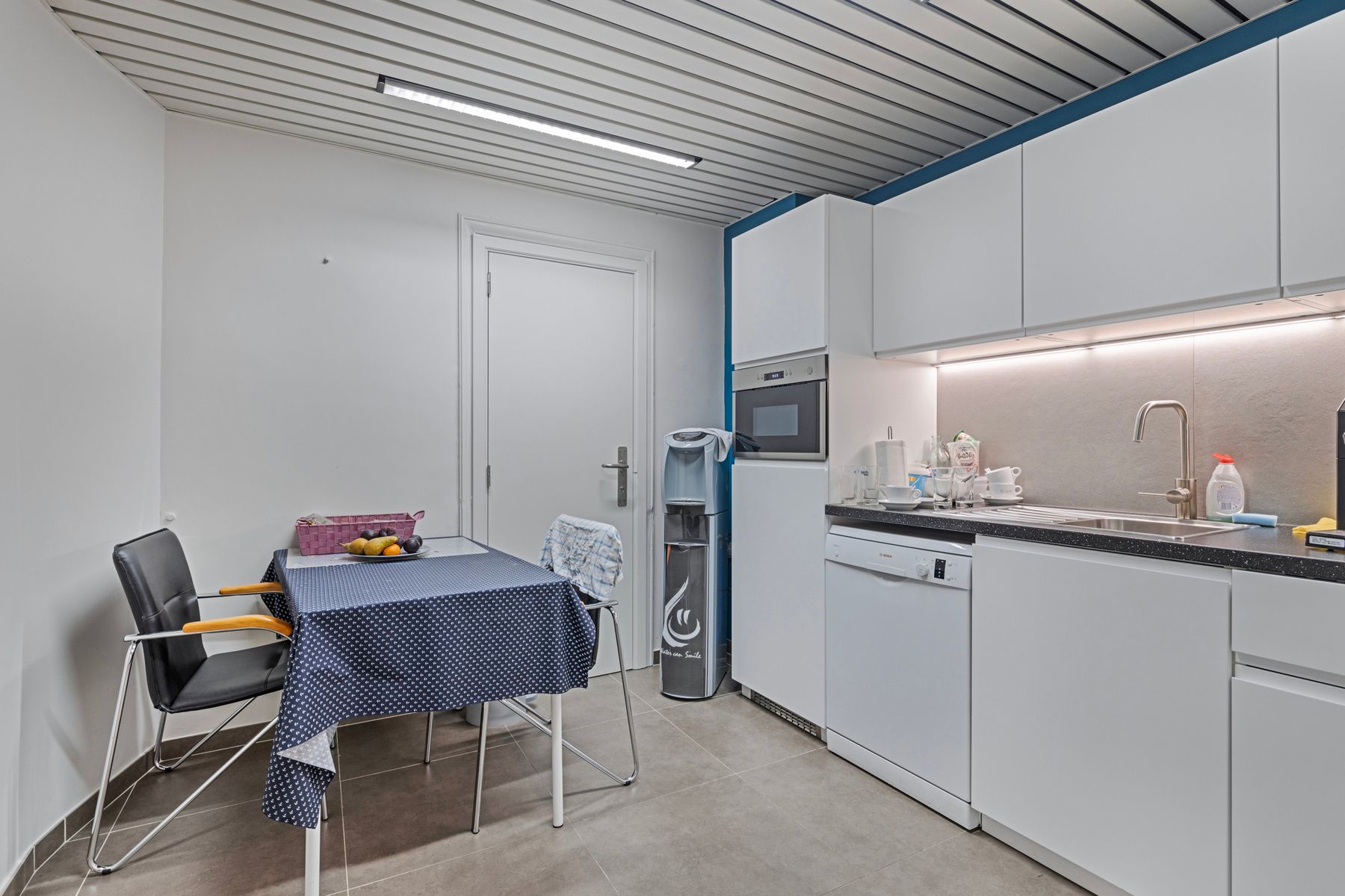 Commerciële handelsruimte (250m2) met diverse mogelijkheden. foto 8