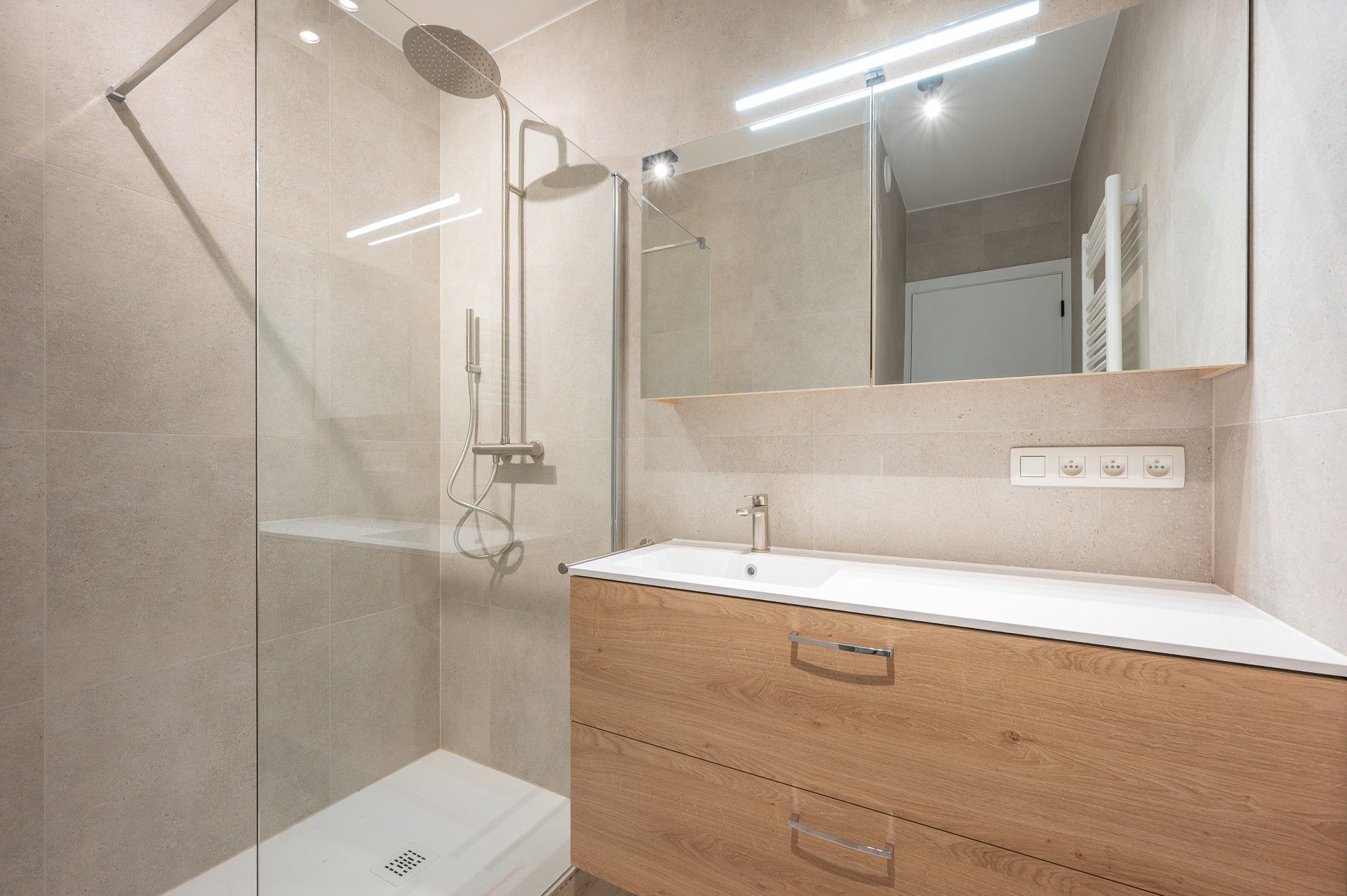 Ongemeubeld: nieuwbouw appartement met zijdelings zeezicht! foto 10