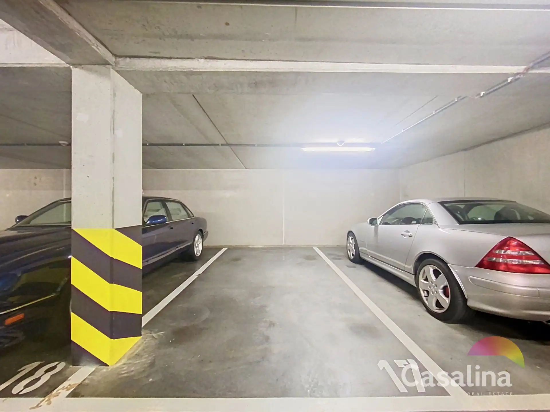 Casalina Real Estate - Binnenparkeerplaats voor één wagen. foto 2