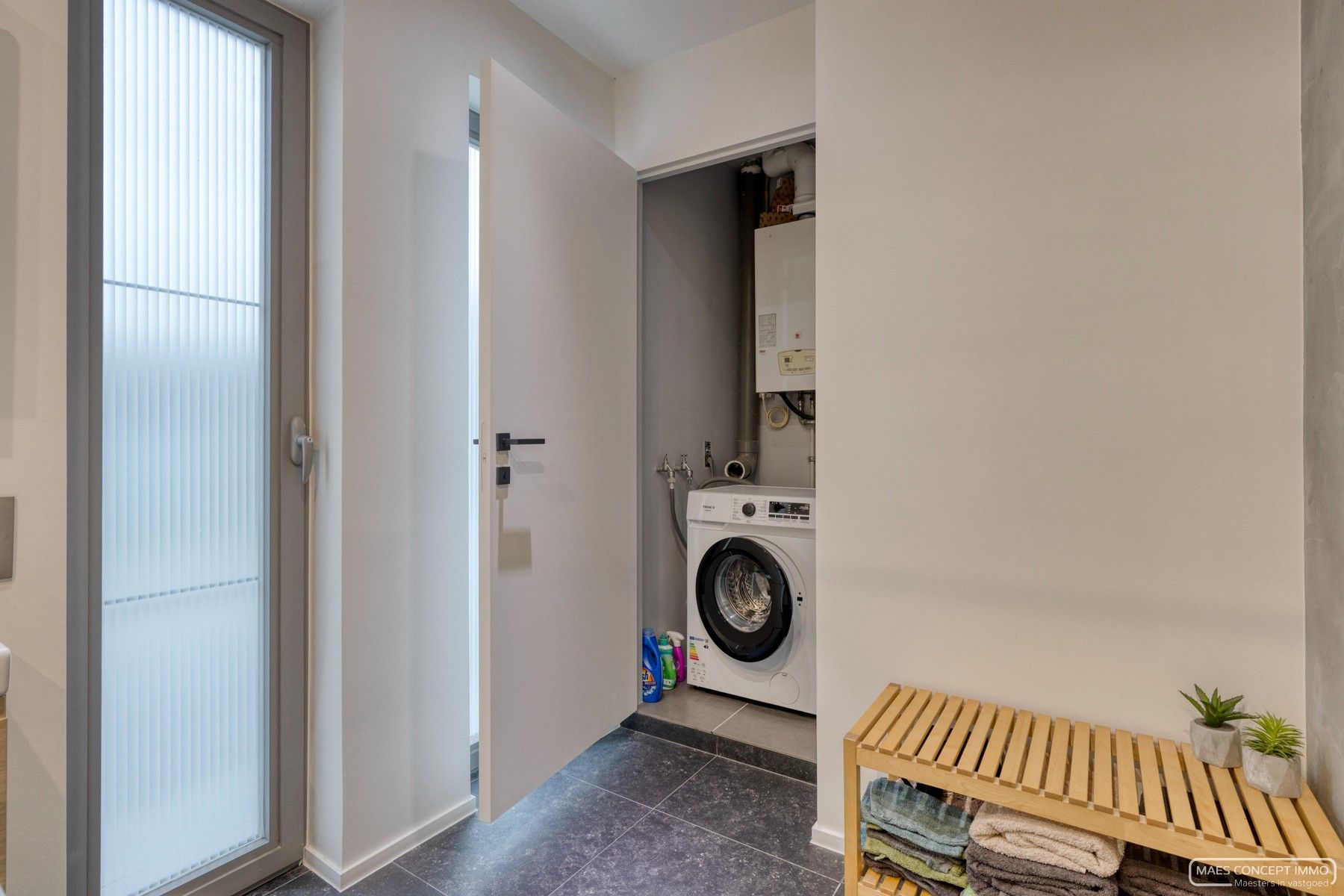 Instapklare halfopen woning in Waregem met bijgebouw en weids zicht foto 12