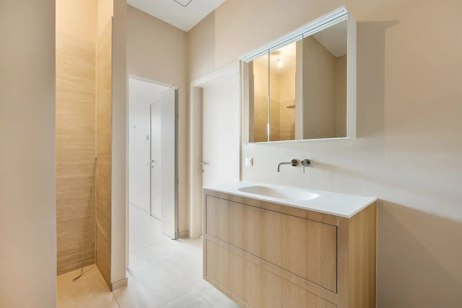 Nieuwbouwappartement met 3 slaapkamers en 2 badkamers, zonneterras en overdekte parking in Beselare foto 9