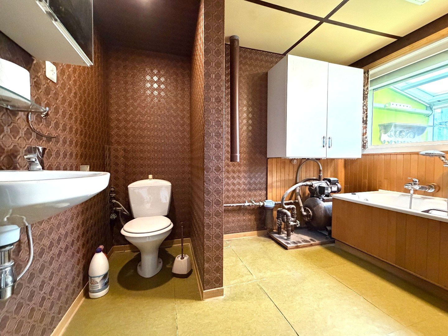 Te renoveren rijwoning met 4 slaapkamers en tuin in Kortrijk foto 7