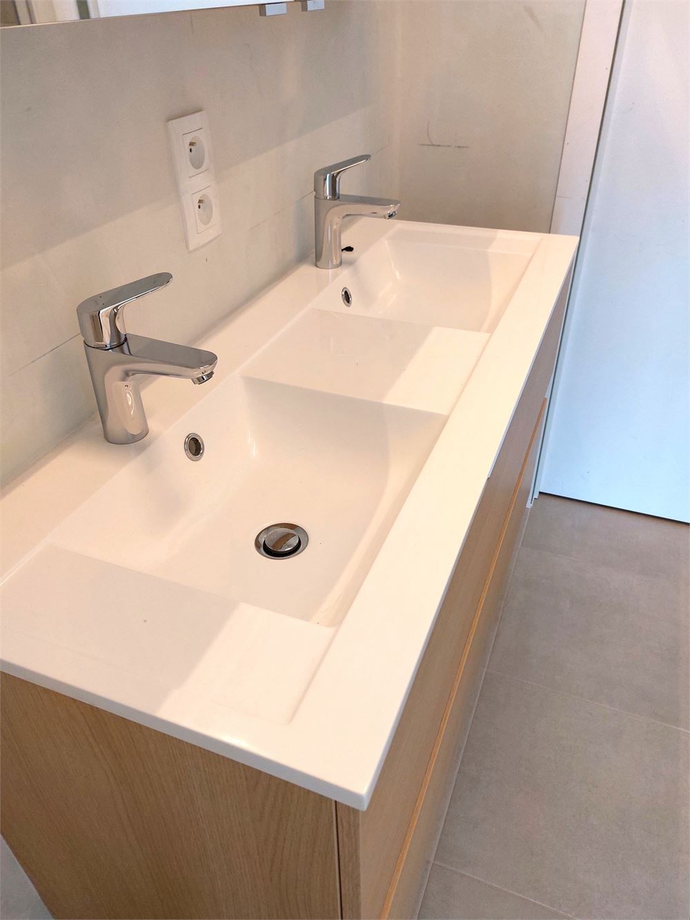 Nieuwbouw luxe appartment met autotaanplaats en fietsenberging foto 16