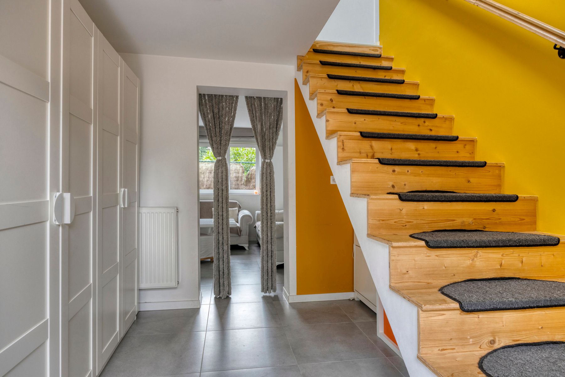 Volledig gerenoveerde, instapklare woning in groene omgeving foto 3