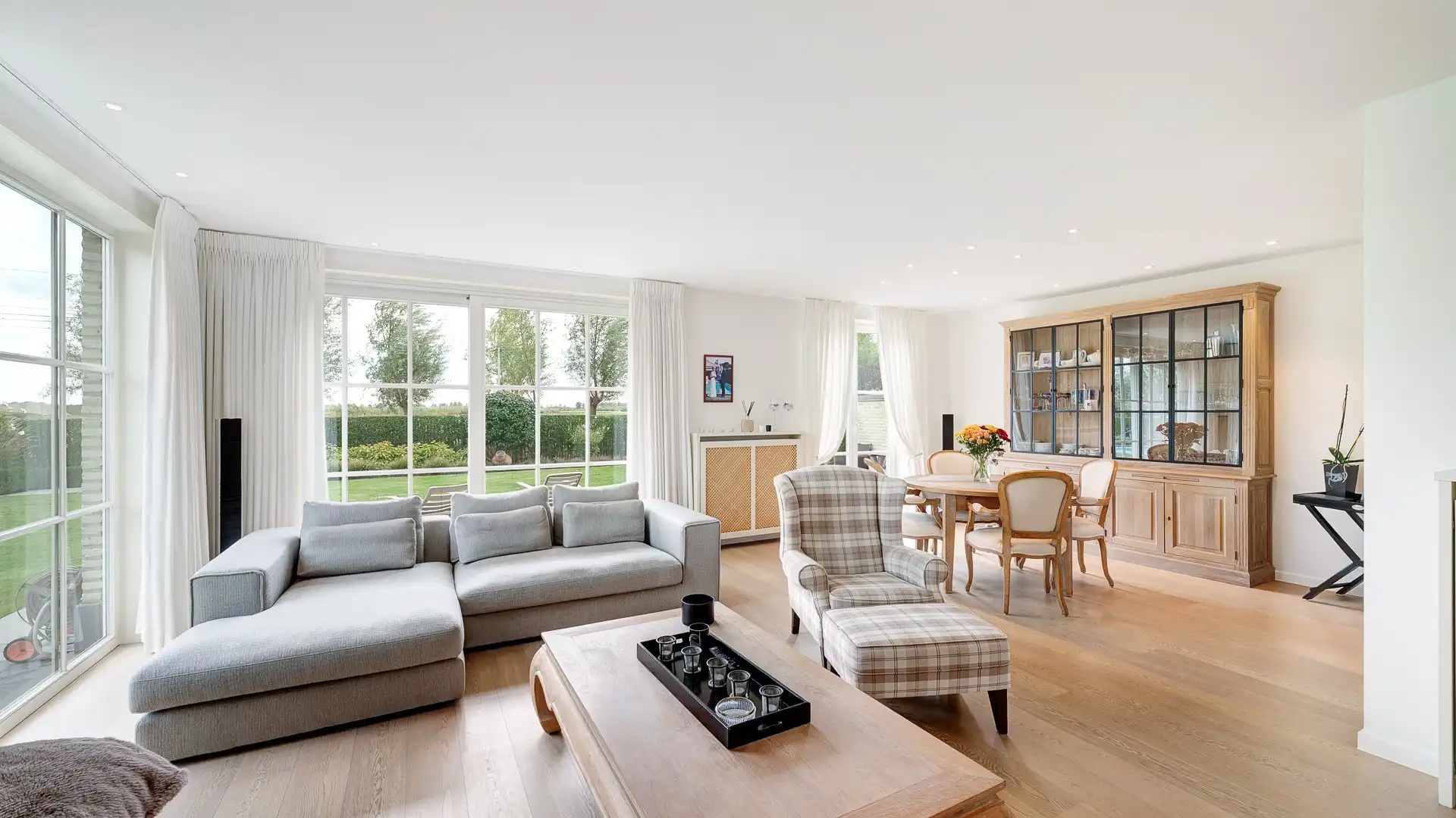 Mooie recente woning rustig gelegen in Knokke, op enkele passen van Duinenwater, de zee en het centrum. foto 9