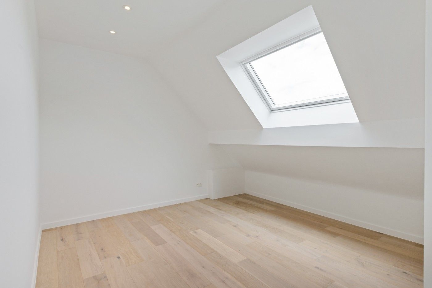 Prachtig gerenoveerde, vrijstaande woning met 4 slpk., tuin en polyvalent bijgebouw foto 25