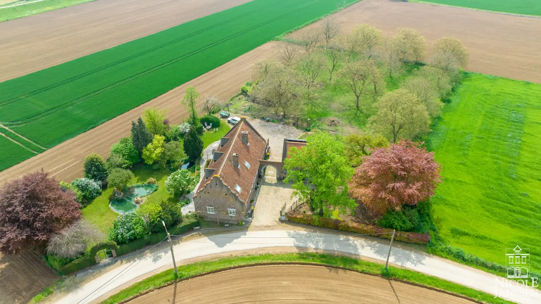 Zeer charmante hoevewoning met dubbele garage op een unieke locatie in Heppeneert  foto 2