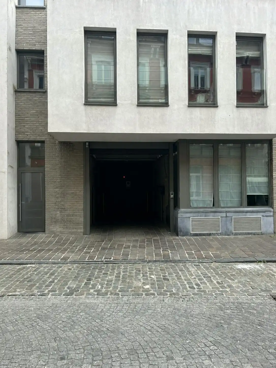 Garagebox te koop in hartje Brugge foto 2