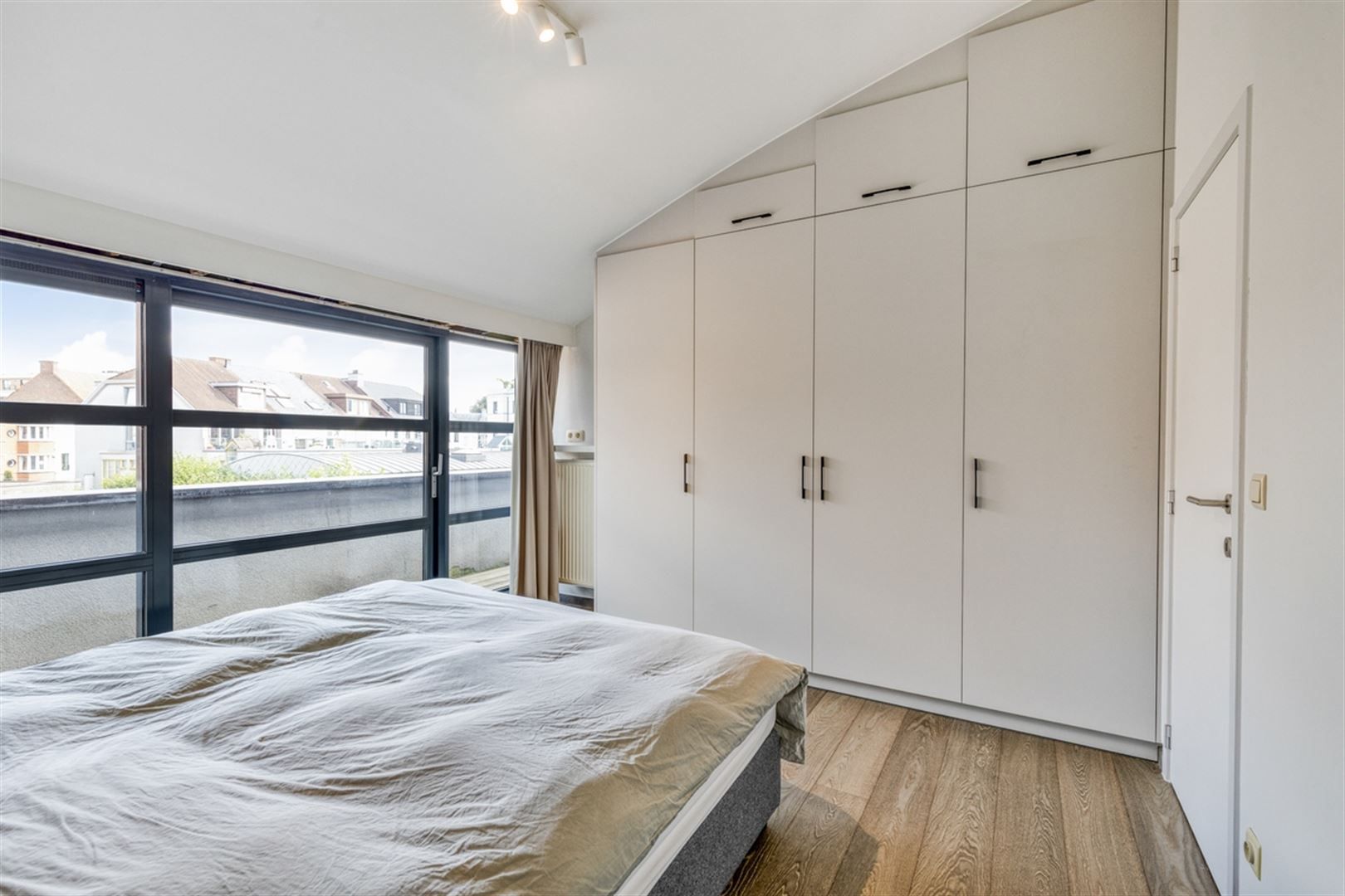 Vernieuwd, ruime app in centrum Oudenaarde. foto 19