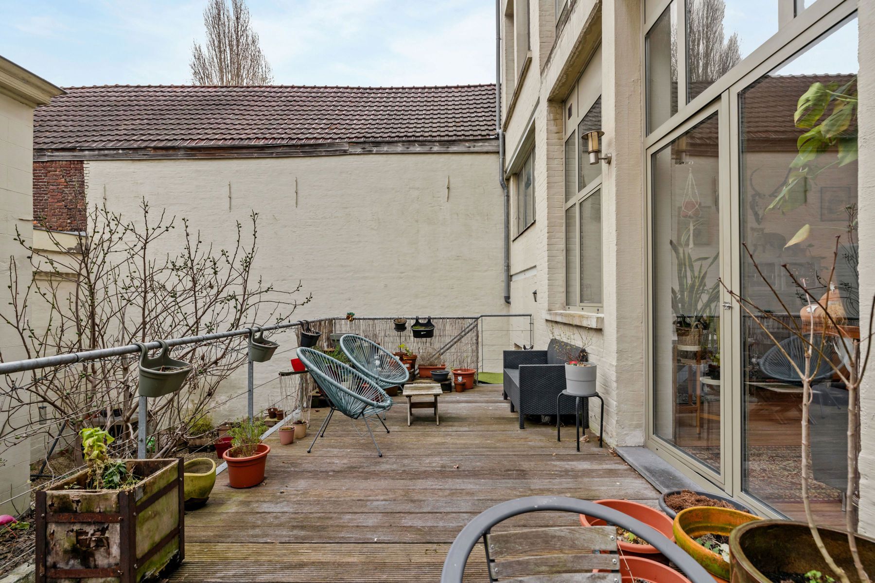 Uniek appartement/studio met terras, tuin en bijgebouw foto 15