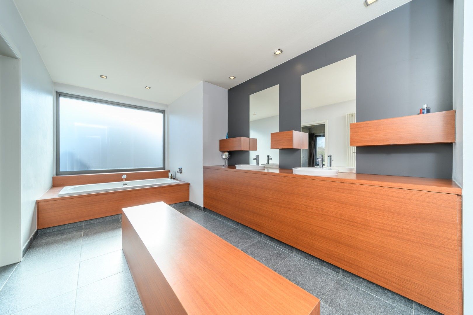 Zeer ruime en kwalitatief afgewerkte villa te Gijzegem foto 13