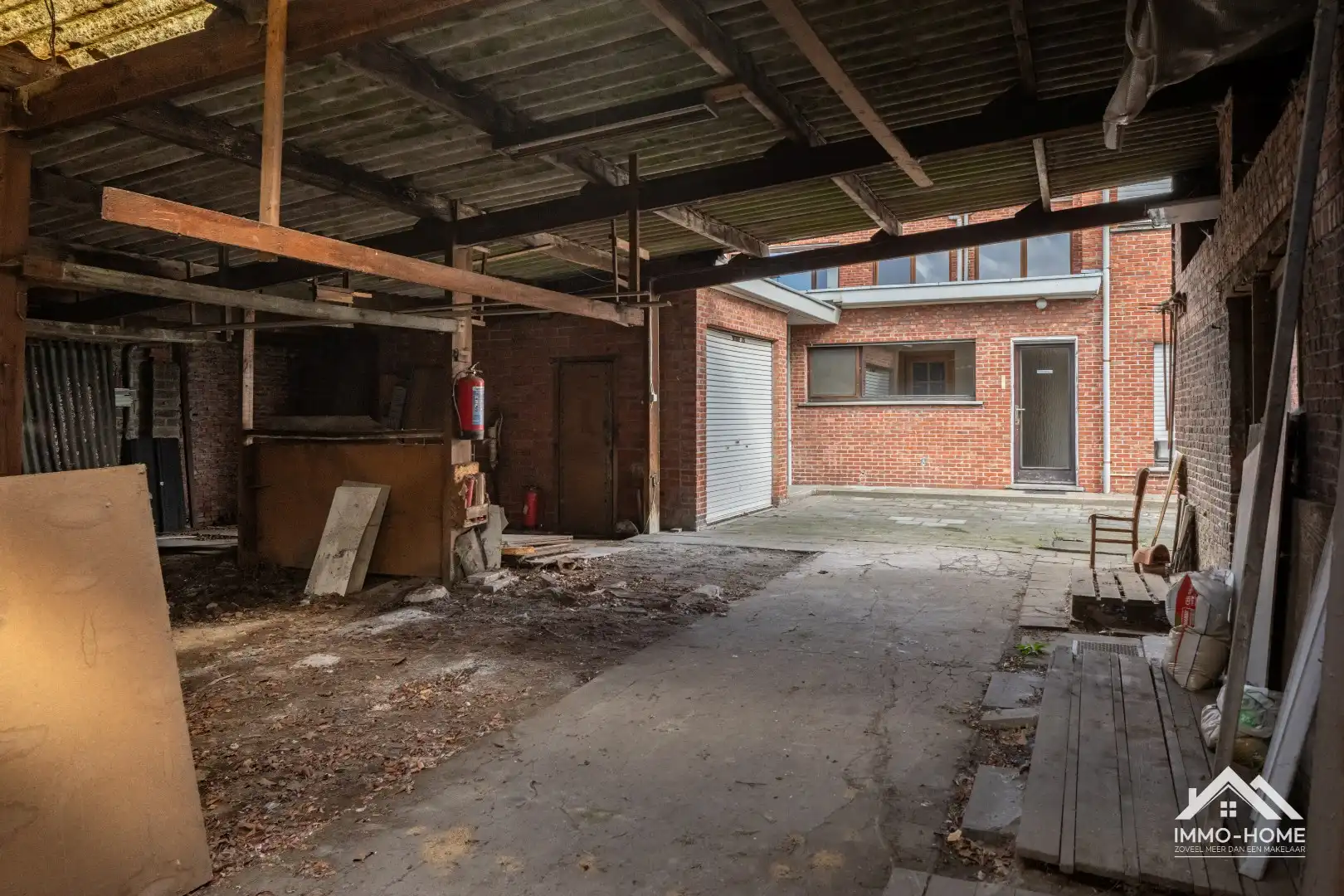 Ruime te renoveren hoekwoning met atelier!  foto 28