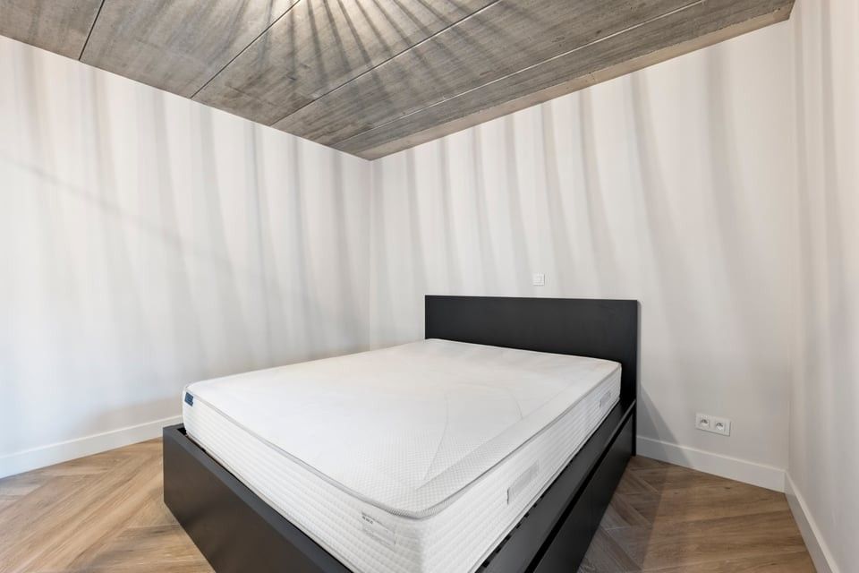 PRACHTIG GERENOVEERD APPARTEMENT MET GARAGE TE HUUR MIDDENIN HET CENTRUM VAN SINT-TRUIDEN foto 9