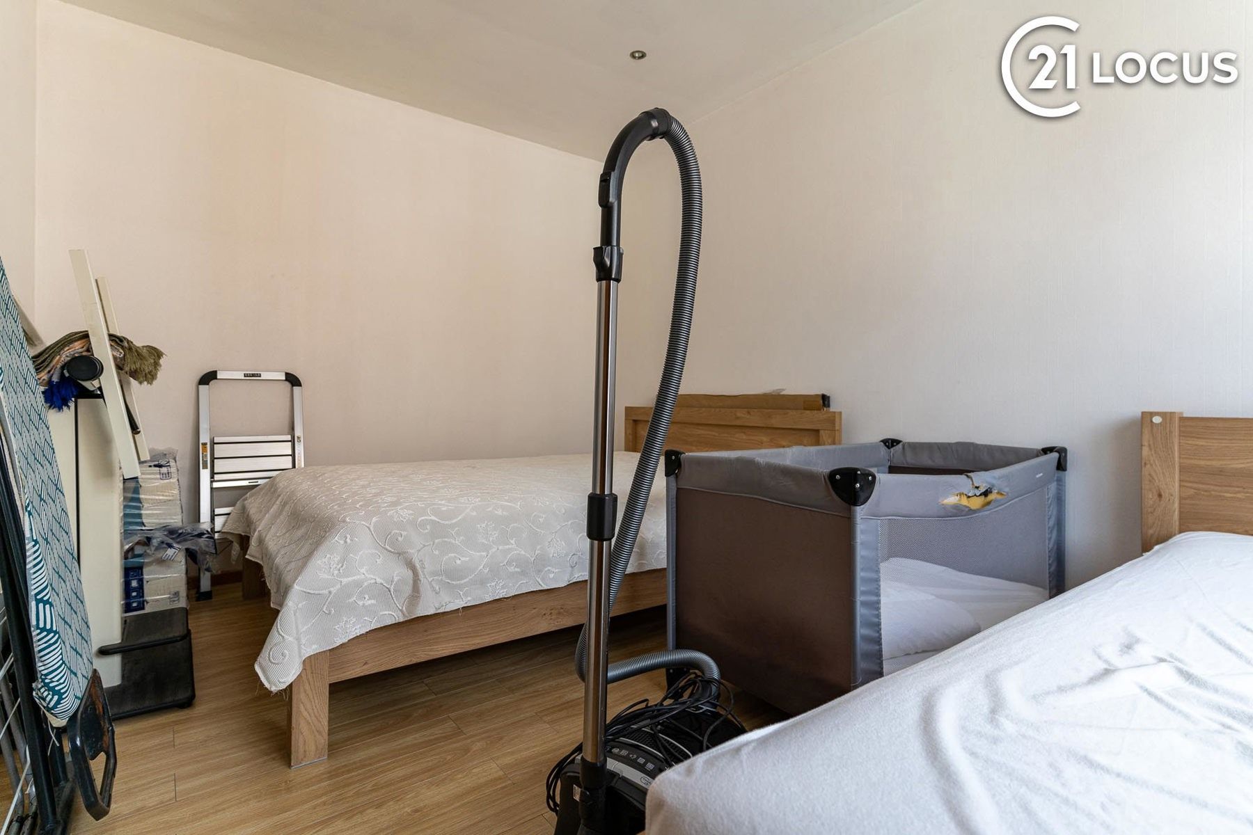 Instapklare en ruime woning in het hart van Kruibeke foto 11