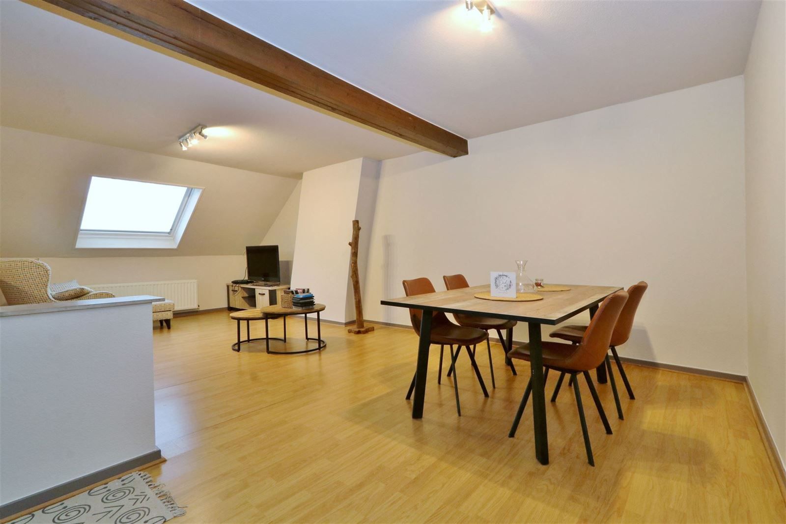 Appartement met 2 slaapkamers, ingerichte zolder en kelder foto 2