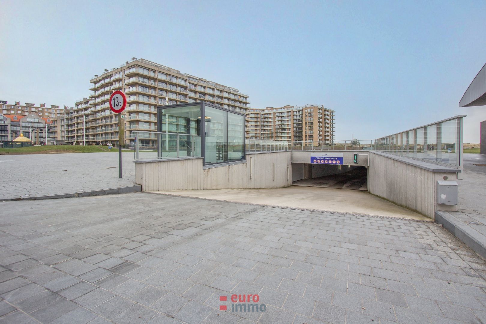 Ruime garagebox in modern complex aan het cultureel centrum foto 2