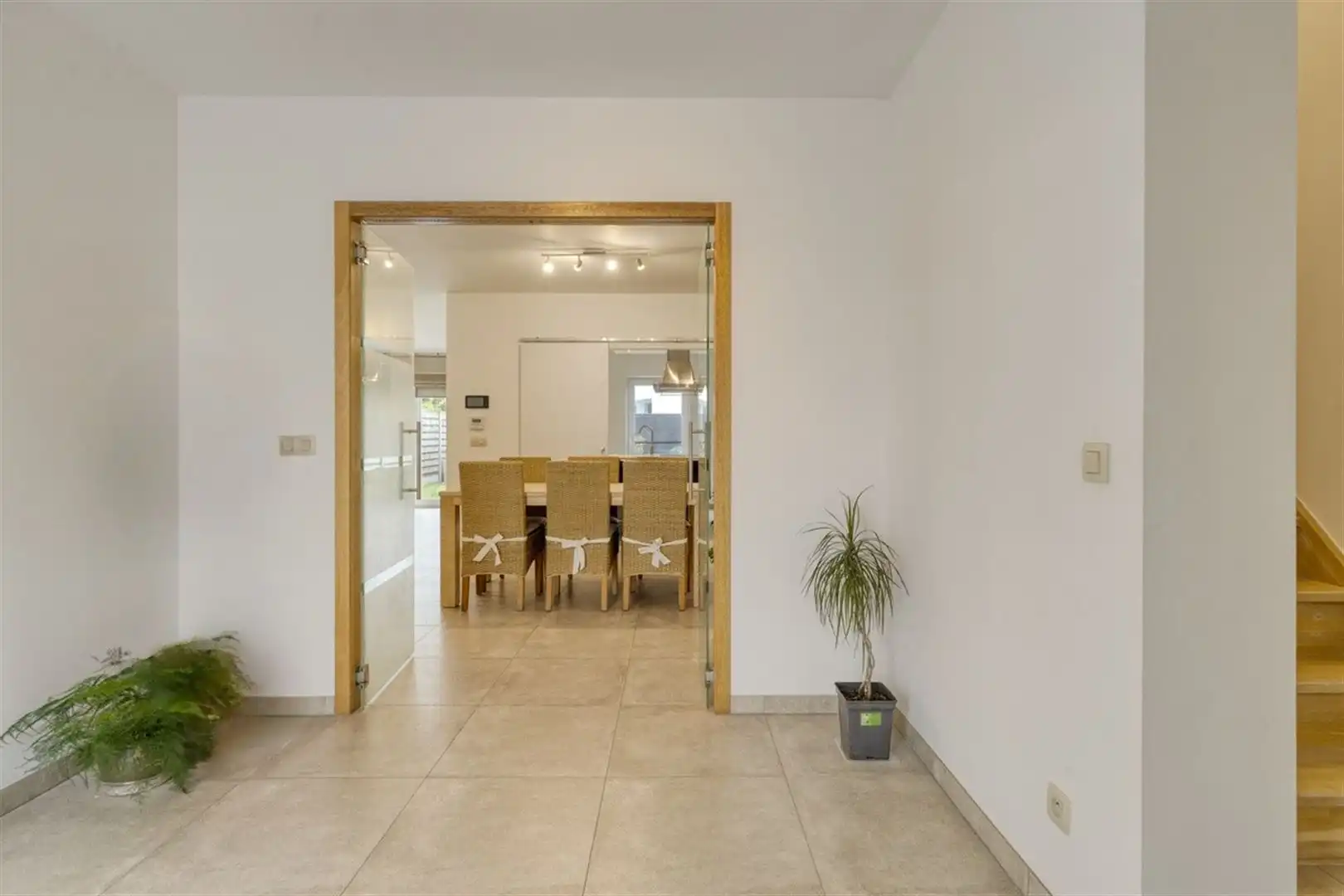 Uitzonderlijk ruime en toekomstgerichte woning met een indrukwekkende 358m² bewoonbare opp. EPC-label A. Residentiële woonwijk met winkels, scholen, horeca en andere voorzieningen vlakbij. foto 4