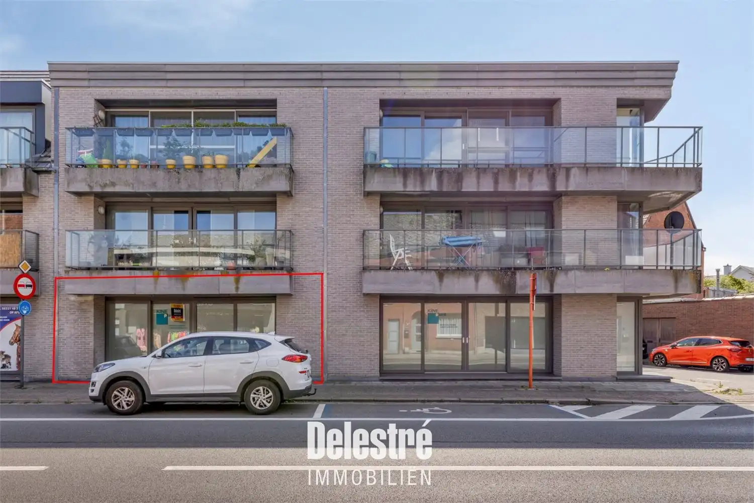 INSTAPKLAAR COMMERCIEEL GELIJKVLOERS OF KANTOOR foto 2