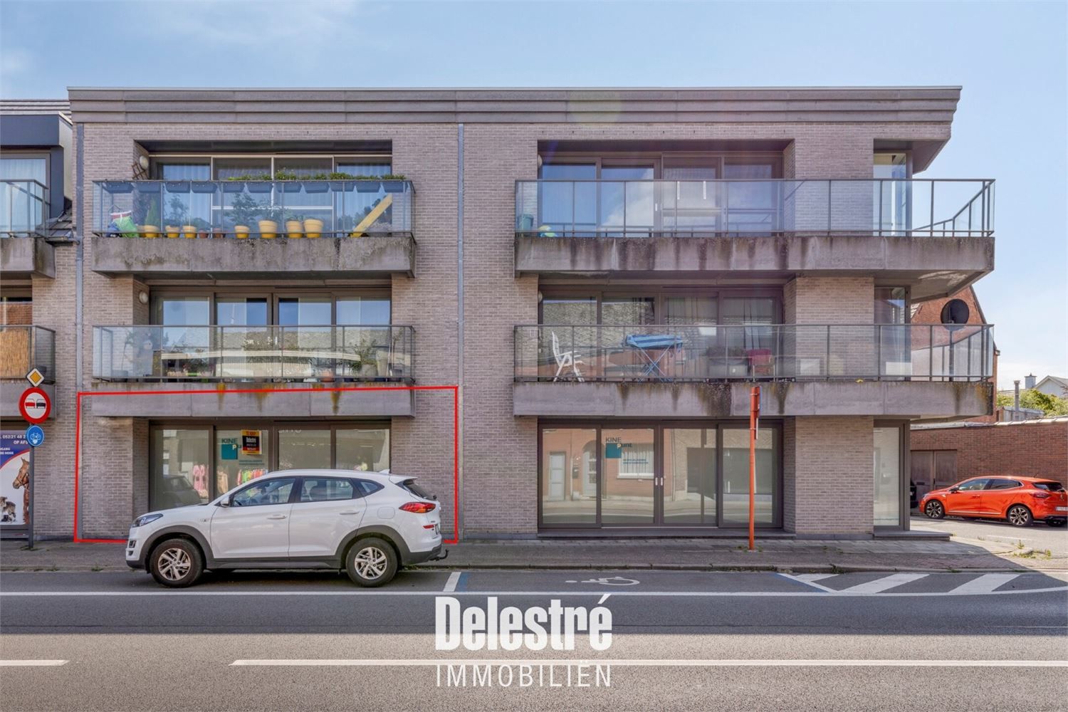 INSTAPKLAAR COMMERCIEEL GELIJKVLOERS OF KANTOOR foto 2