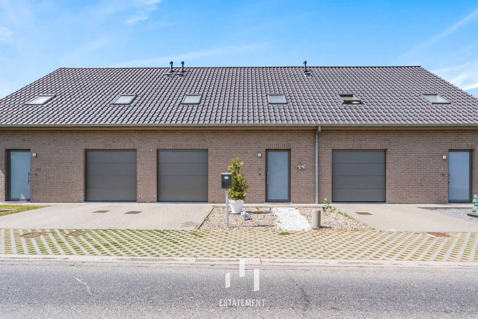 Recente woning (2015) met 3 slaapkamers, garage en tuin foto 8