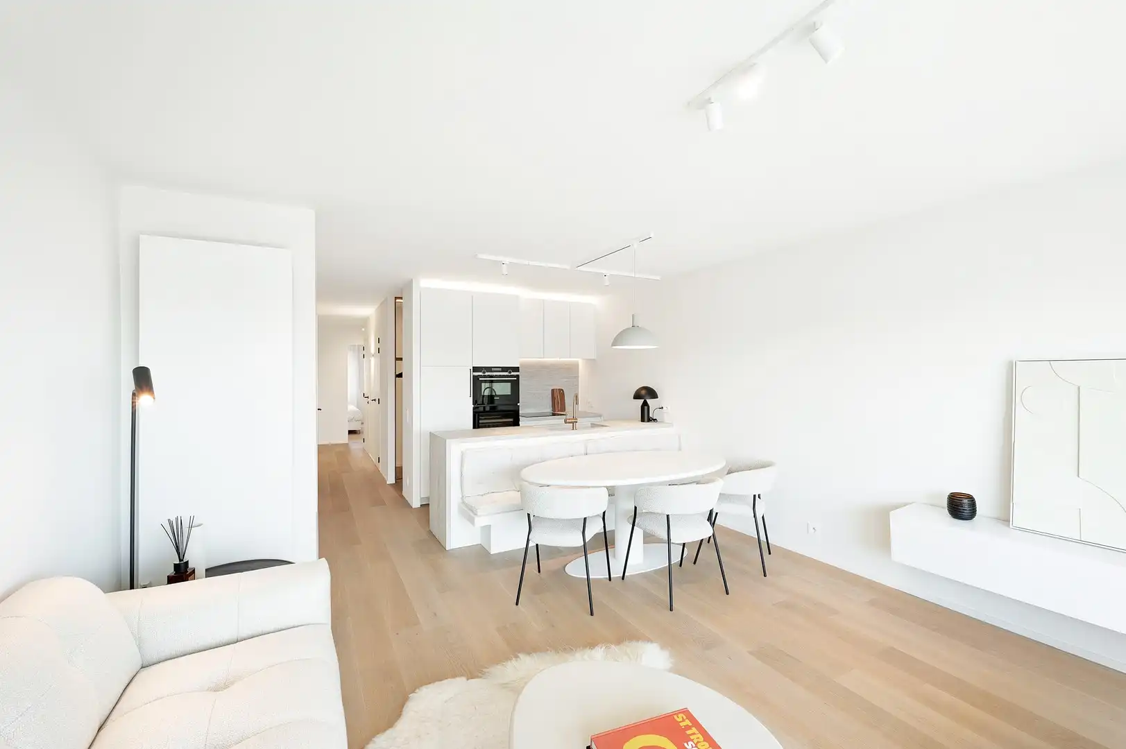 Volledig gerenoveerd appartement met zuidgericht terras heel centraal gelegen op de Kustlaan. foto 9