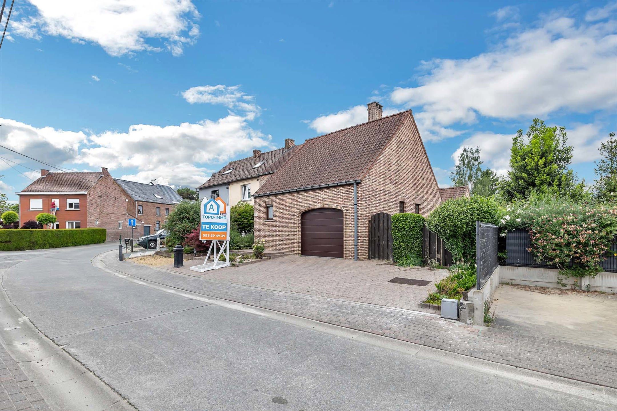 Te renoveren halfopen bebouwing met 2 slaapkamers  foto 2