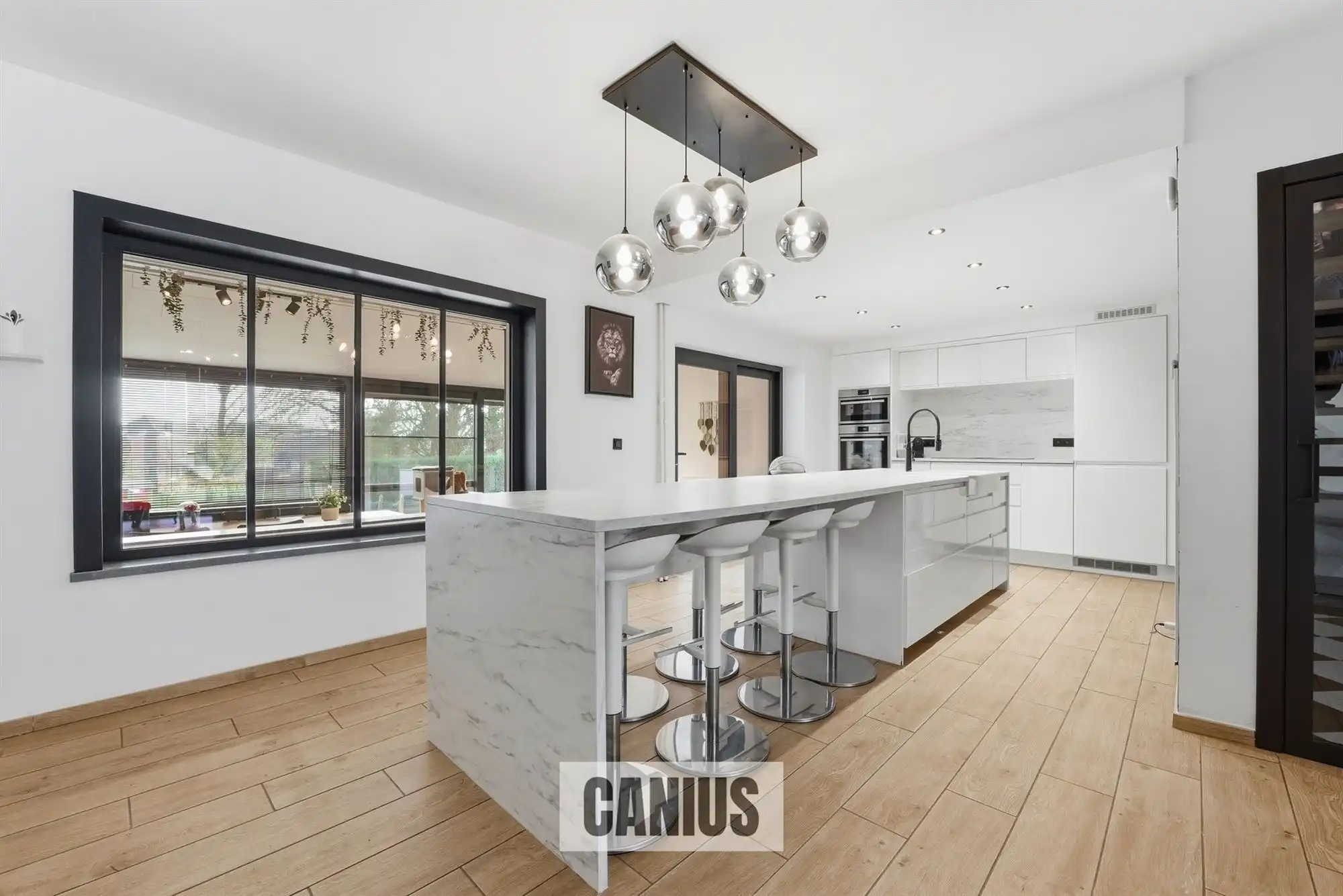 GERENOVEERDE OPEN BEBOUWING MET VIER SLAAPKAMERS foto 6