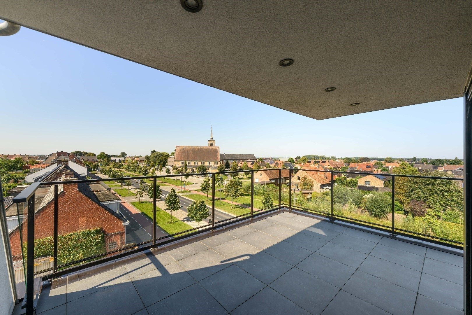 LUXUEUZE PENTHOUSE (BJ 2019) MET GUNSTIGE LIGGING foto 3