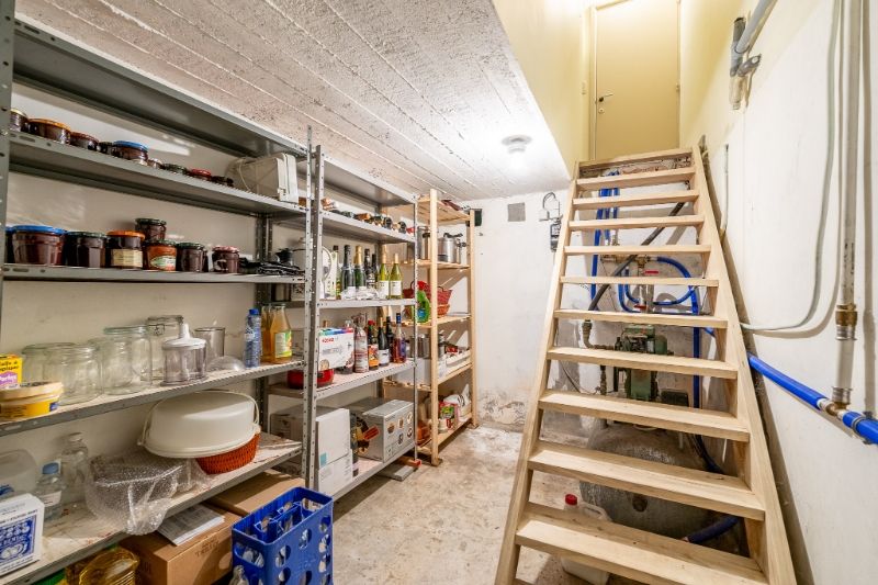 Ruime halfopen bebouwing met twee garages en zonnige tuin in rustige omgeving! foto 18