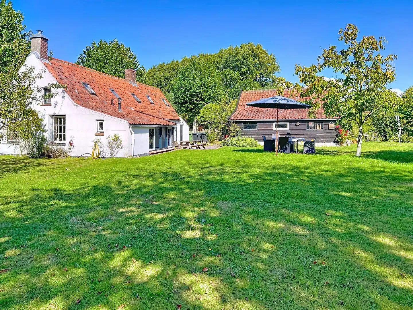 Idyllisch gelegen monumentale woning foto 3