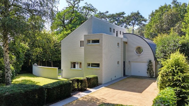 Moderne villa van 252m² op 13 are 72 ca met mooie tuin foto 1