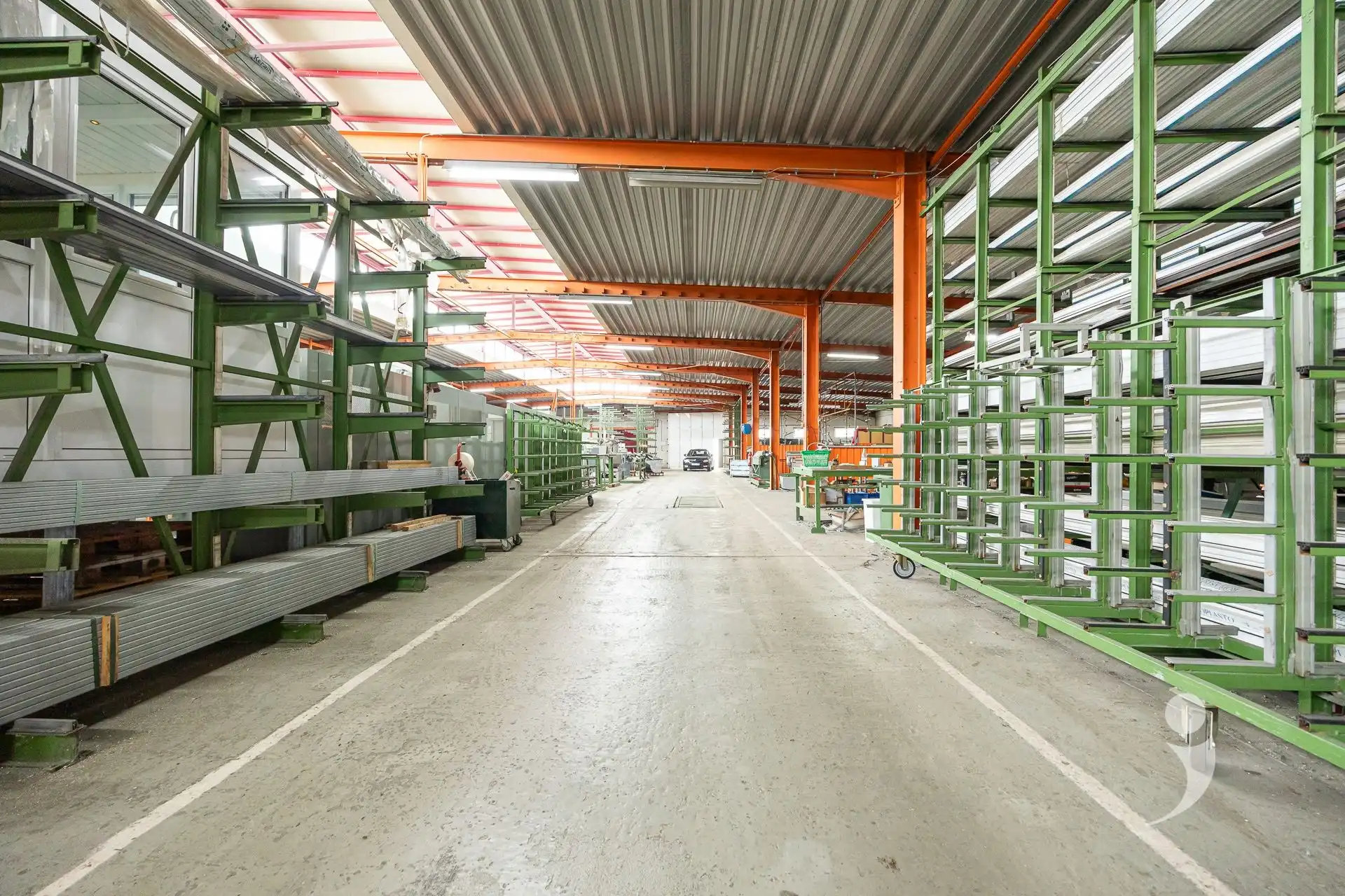 Site met industriële hal en veel potentieel foto 6