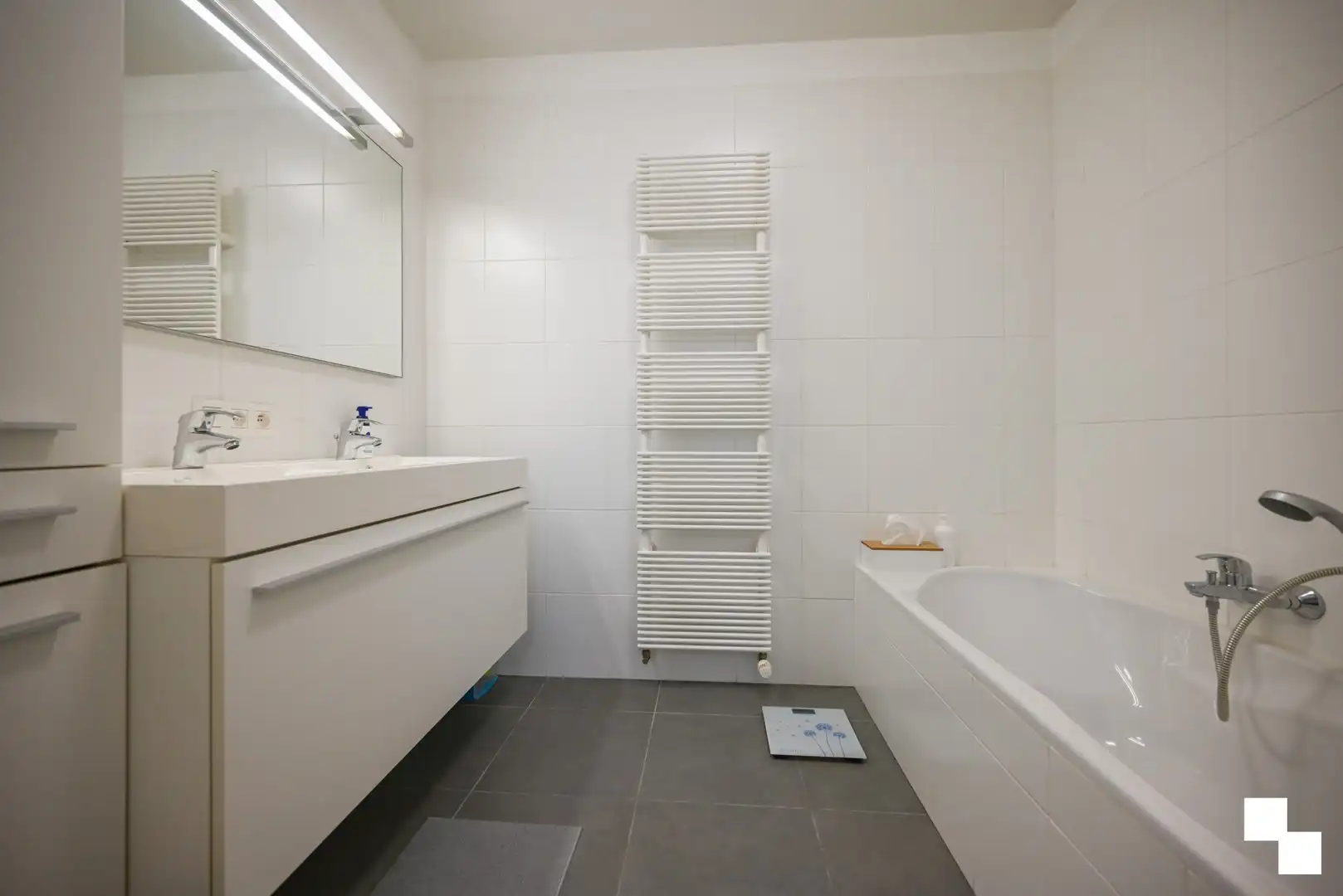 Lichtrijk tweeslaapkamer appartement te hartje Izegem foto 29