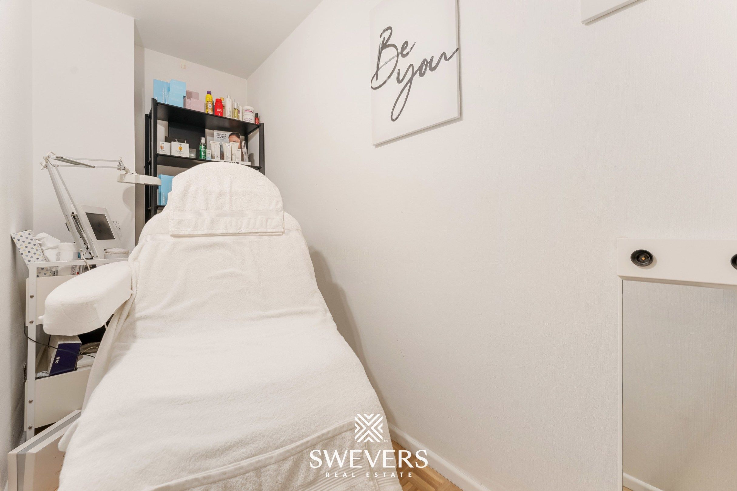 Volledig vernieuwd pareltje met terras, balkon & loods in Riemst foto 15