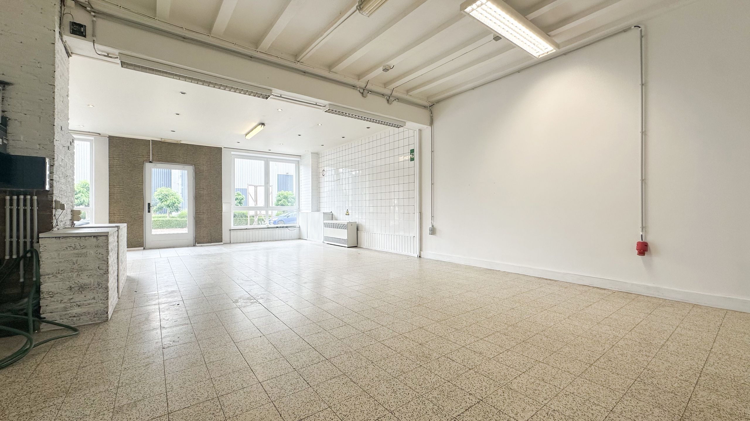 Woning met polyvalente ruimte/hal van 600m²! foto 37