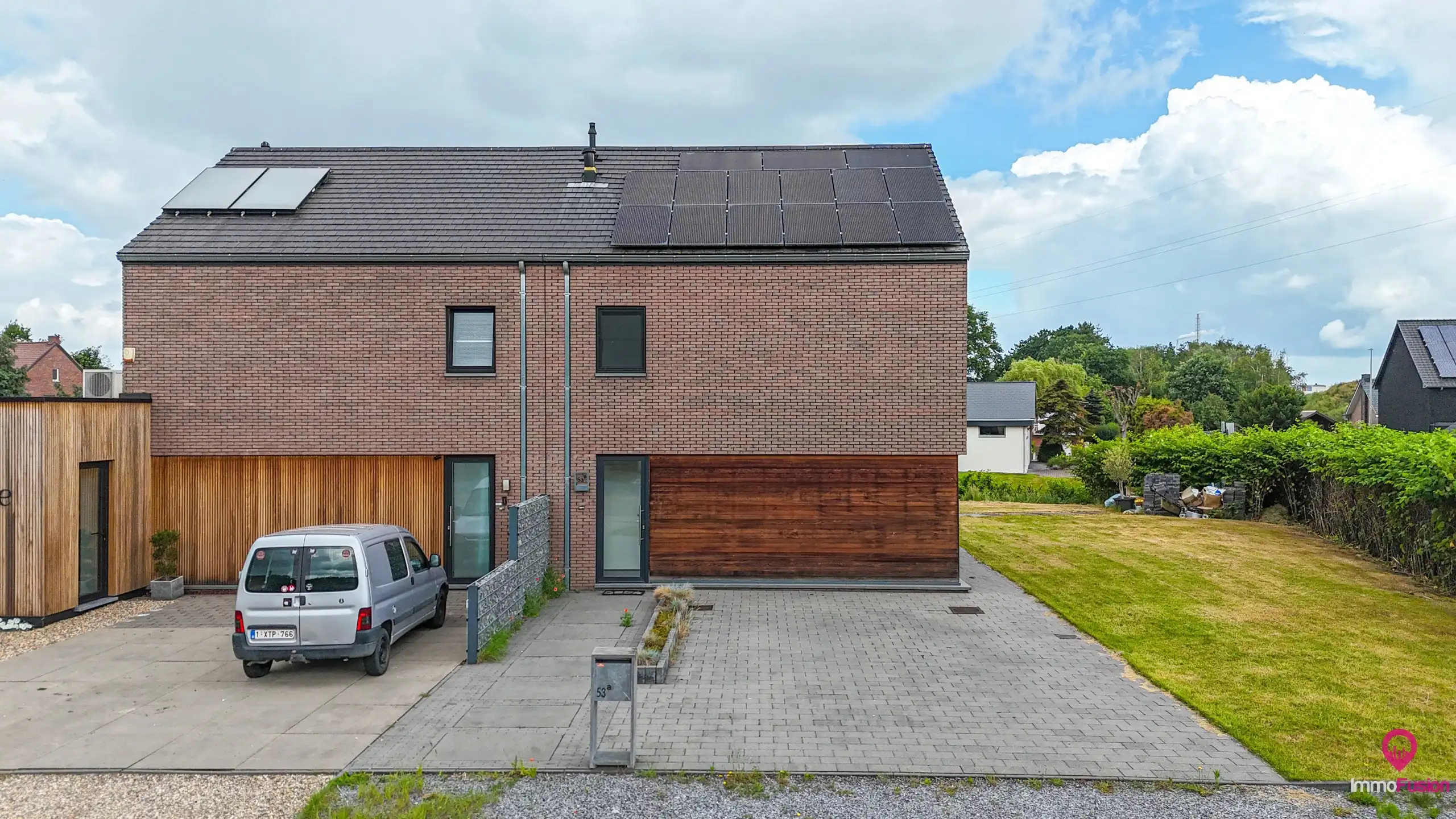 Recente halfopen woning met 3slpks, veranda en ruime tuin! foto 2