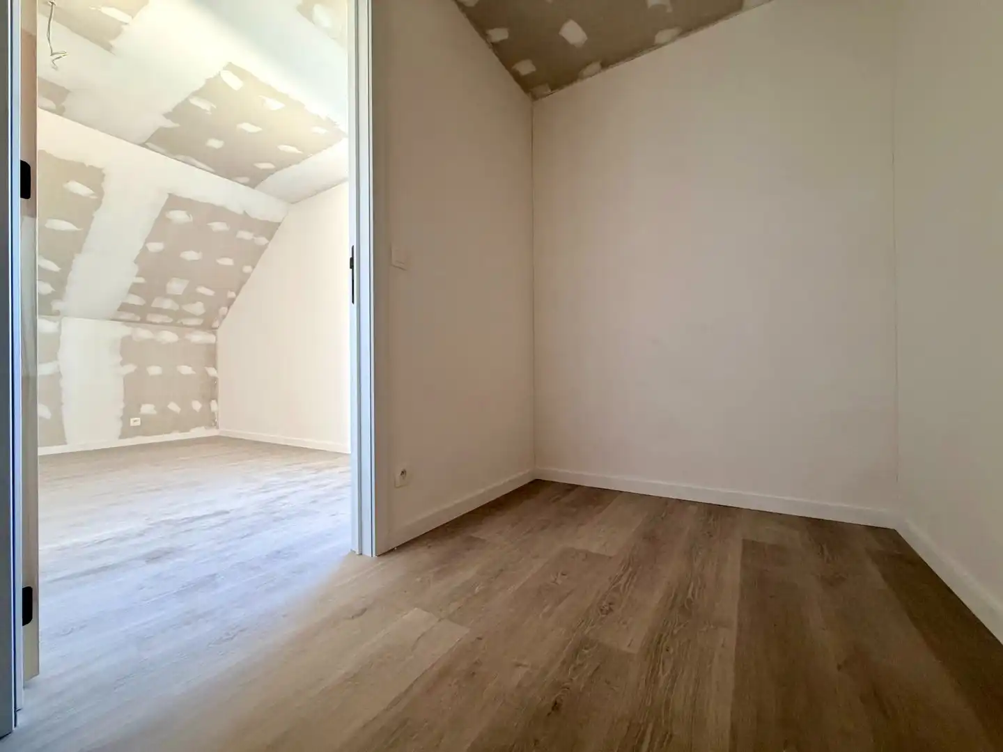 Uitzonderlijk ruime halfopen woning! foto 17