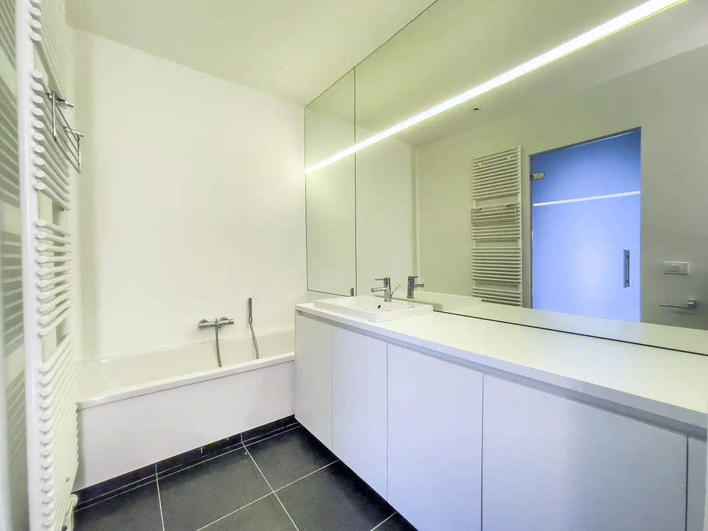 Recent appartement met OPEN ZICHT, zeer goed gelegen in een rustige straat vlakbij het Driehoeksplein. foto 18