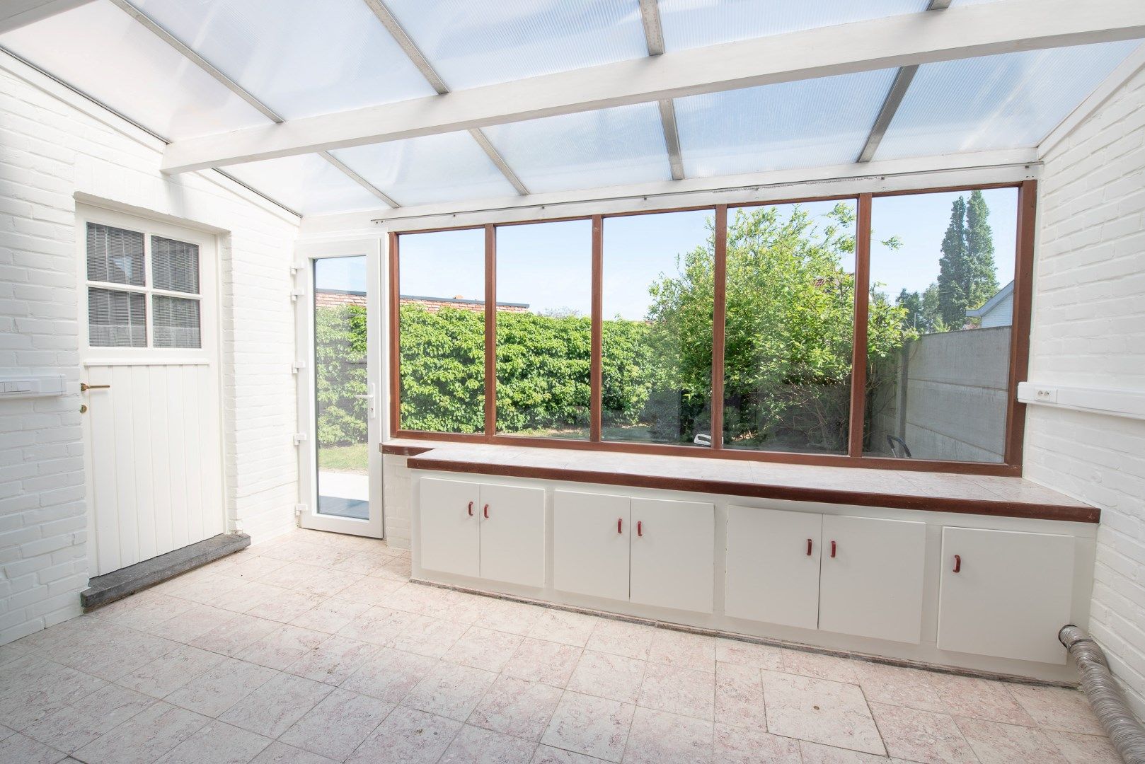 Gerenoveerde woning in rustige woonwijk TE HUUR in Waregem! foto 13