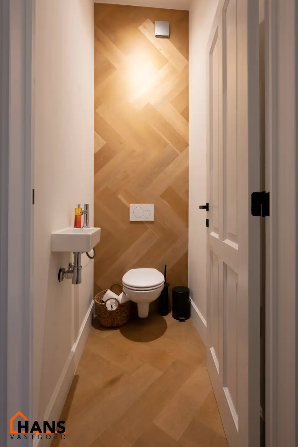 Ruim appartement in charmant gebouw. foto 9