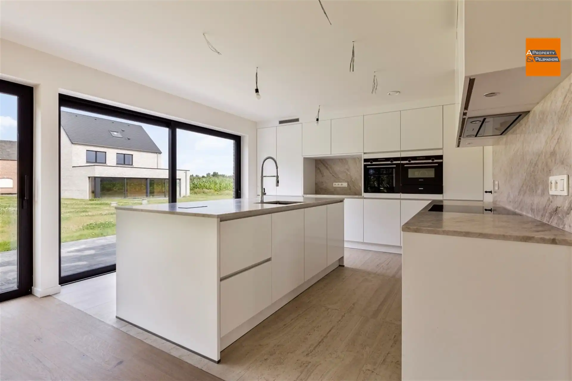 Ruime nieuwbouw villa met 4 slaapkamers foto 12