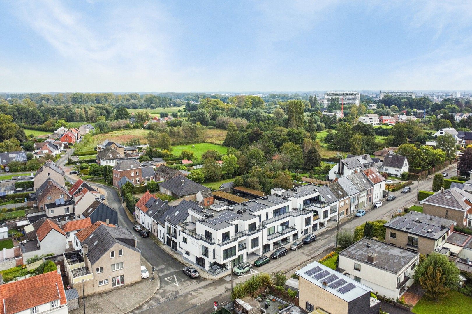 Hedendaags en energiezuinig appartement foto {{pictureIndex}}