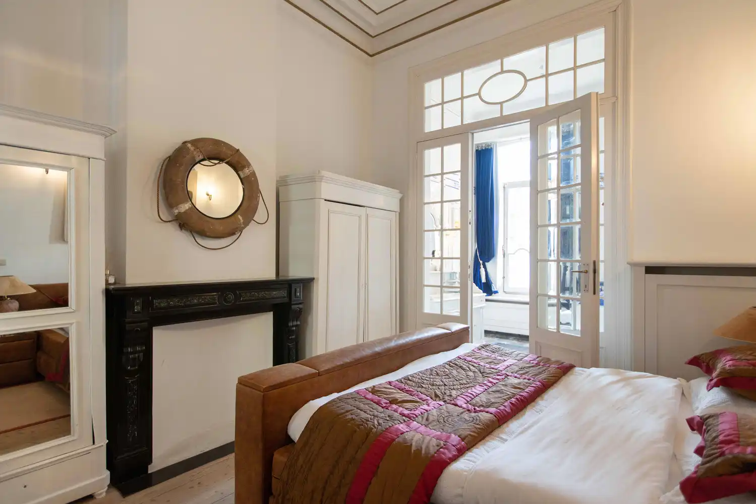 Ruime en luxueuze neoclassicistische herenwoning incl. dubbele garage en veelzijdige mogelijkheden op toplocatie te Antwerpen-Zuid foto 20